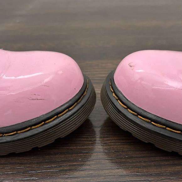 Pink patent Dr Marten 8 eye hole boots (kids) - Picture 5 of 16